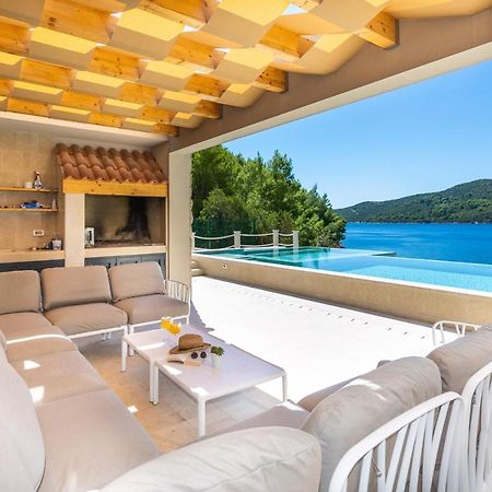 Beachfront Villa Brulupes In Secluded Bay Konstari Extérieur photo