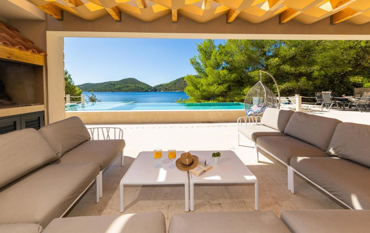 Beachfront Villa Brulupes In Secluded Bay Konstari Extérieur photo