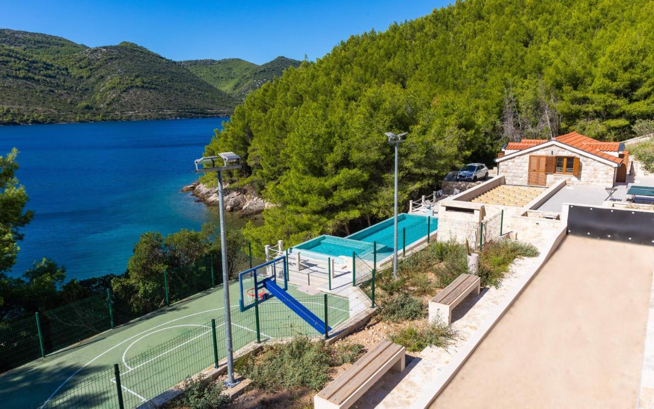 Beachfront Villa Brulupes In Secluded Bay Konstari Extérieur photo
