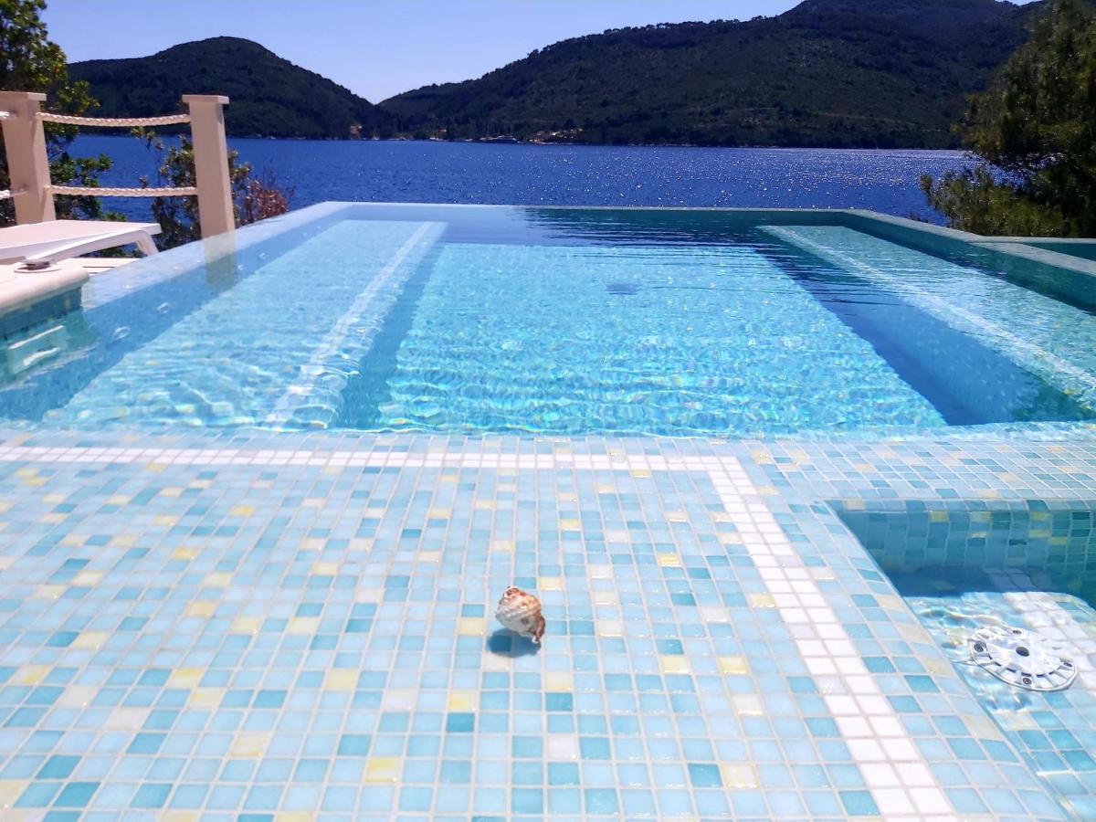 Beachfront Villa Brulupes In Secluded Bay Konstari Extérieur photo