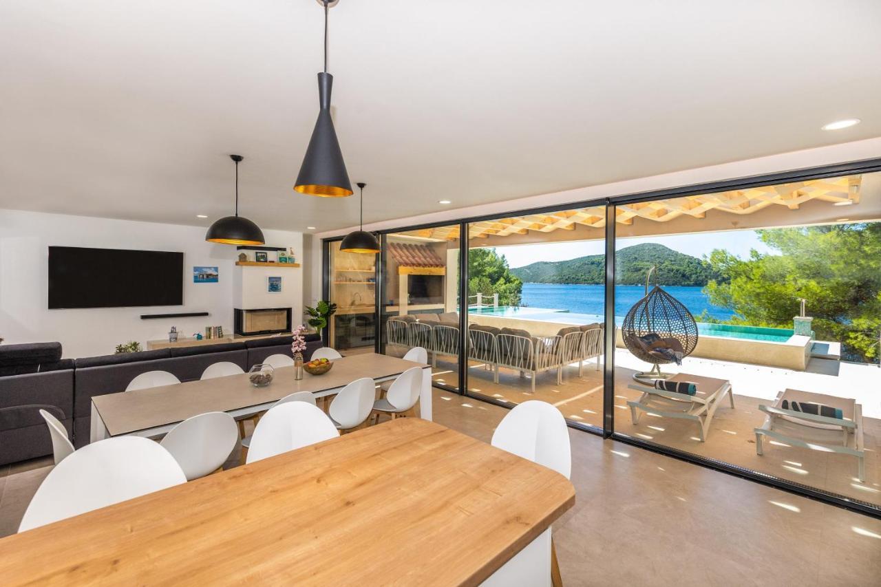 Beachfront Villa Brulupes In Secluded Bay Konstari Extérieur photo