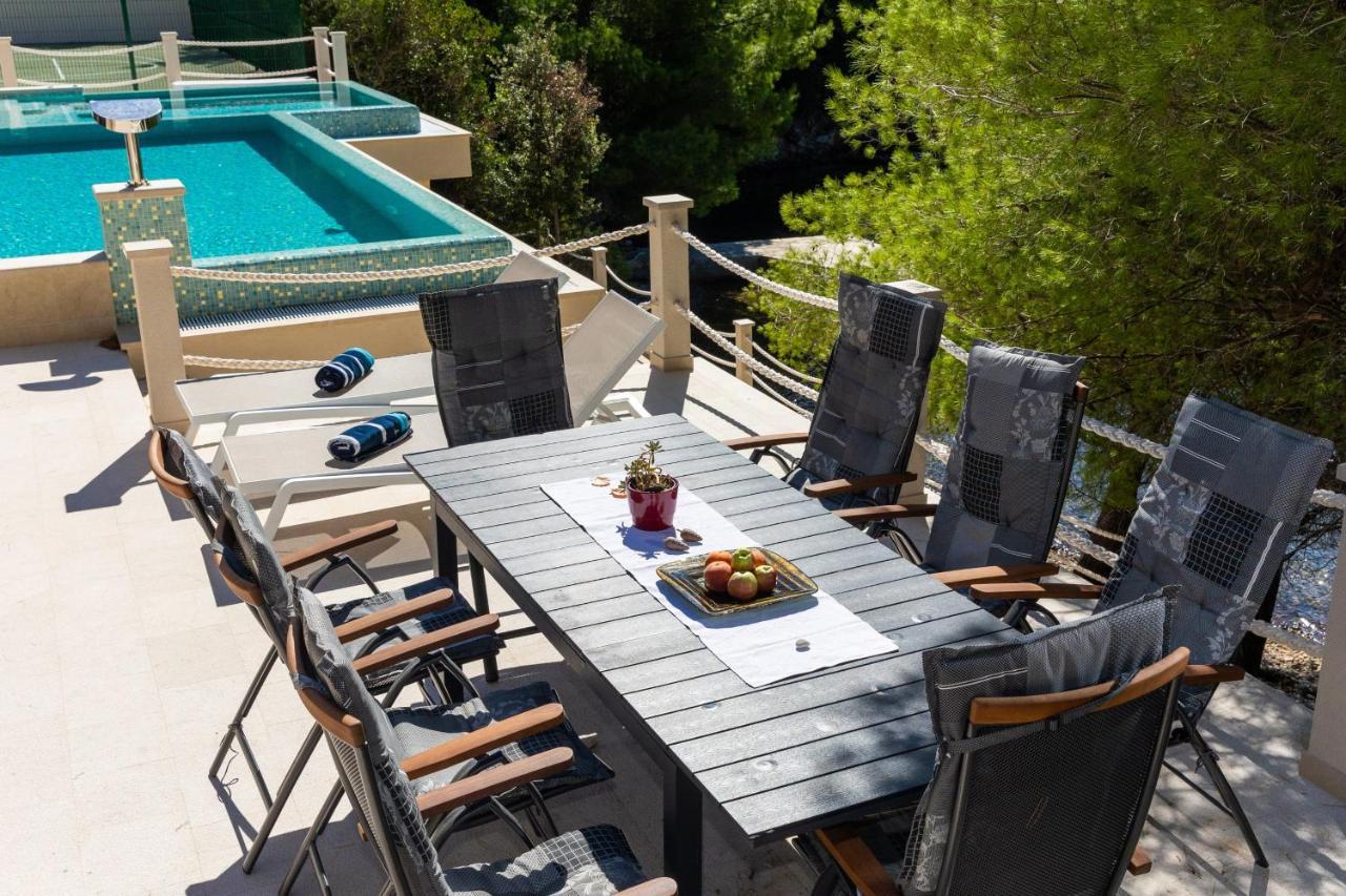 Beachfront Villa Brulupes In Secluded Bay Konstari Extérieur photo